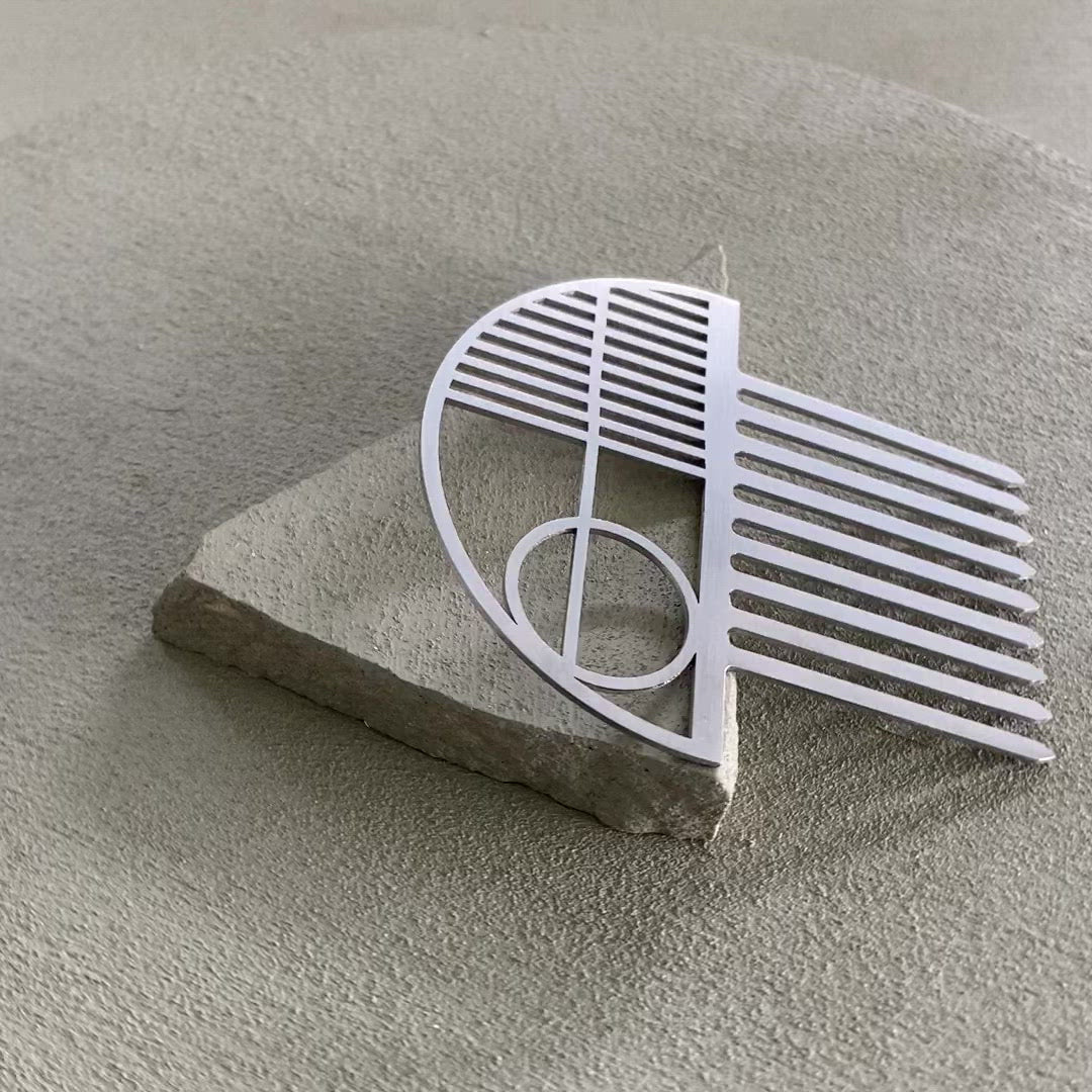 
                  
                    Load and play video in Gallery viewer, manhattan hair comb - 2 colours
                  
                